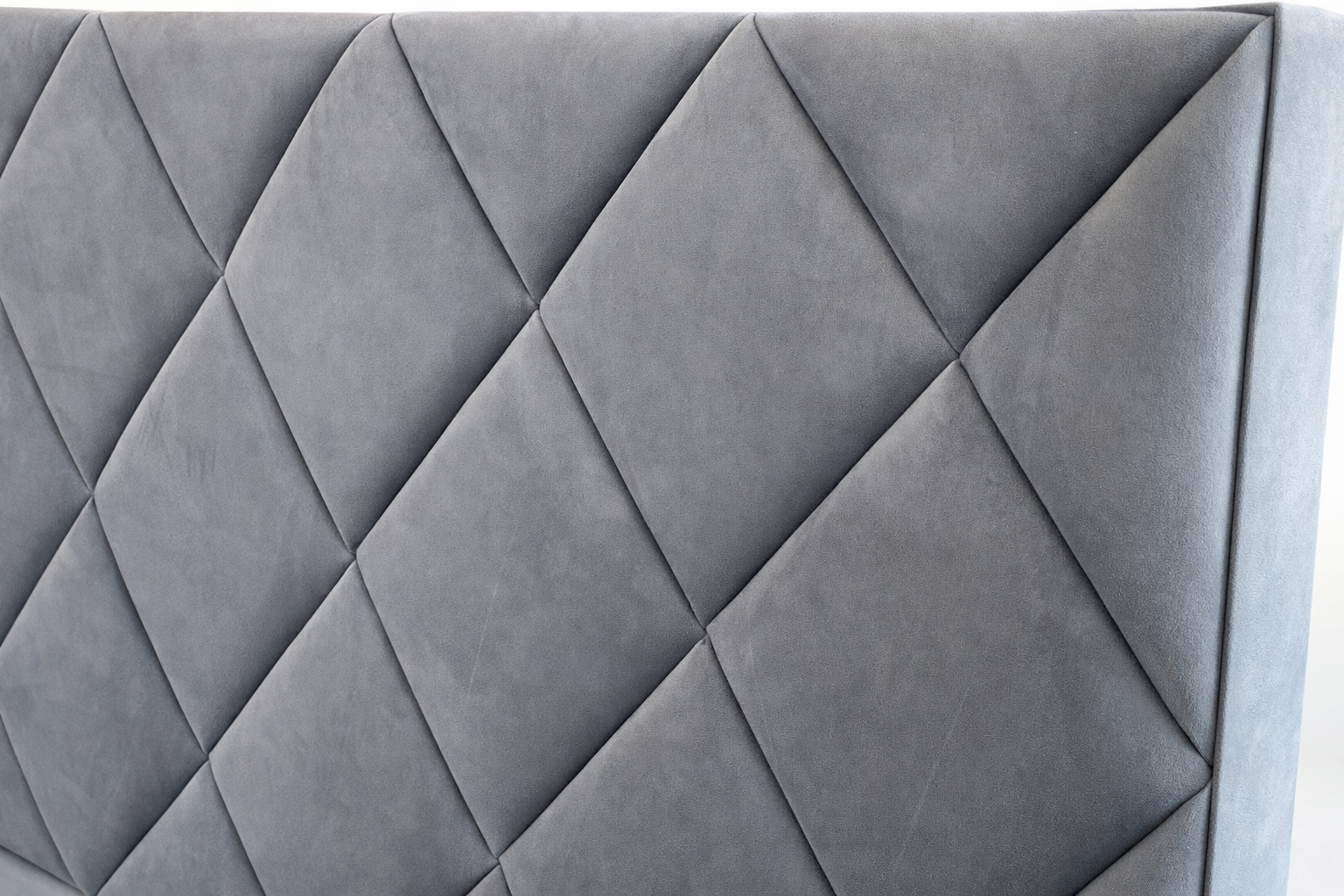 Detail čalúneného čela postele – výroba VAŽO Hriňová